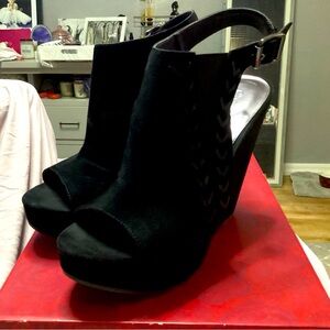 Carlos Britt Black 32 Wedge Shoes Size 8.5 - Great Condition
